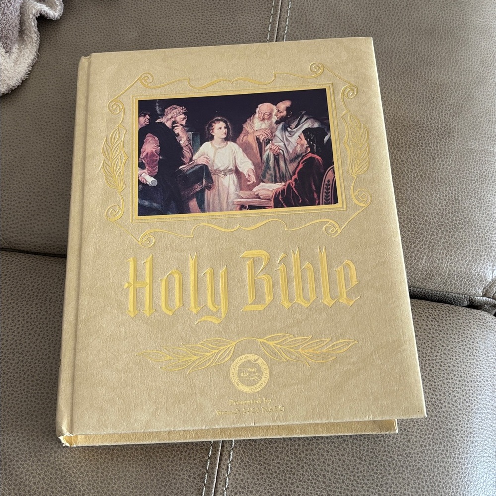Elegant Gold Holy Bible Master Reference Heirloom Edition 1982 Like New